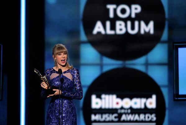 Певица Тейлор Свифт на церемонии вручения наград журнала Billboard