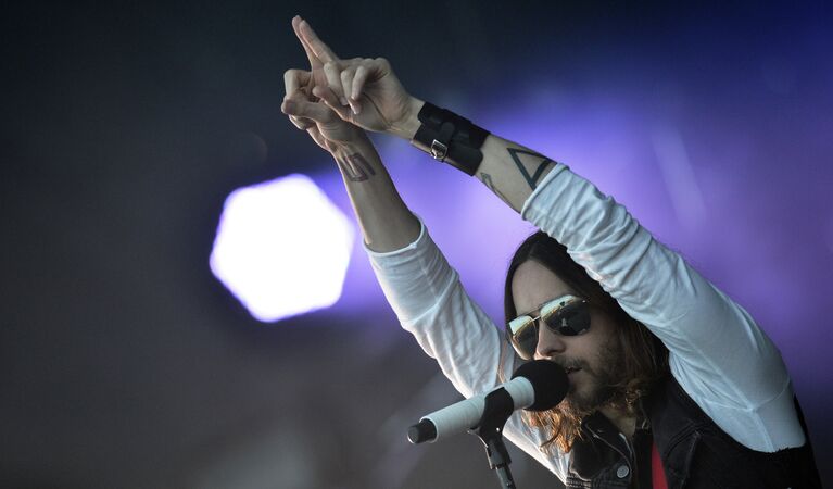 Солист группы 30 Seconds to mars Джаред Лето на музыкальном фестивале Maxidrom