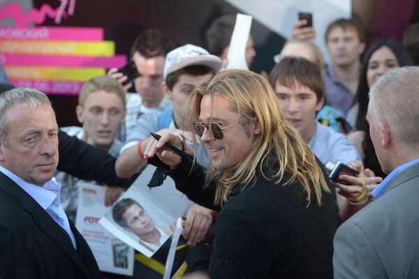 Брэд Питт во время фотоколла актеров фильма Война миров Z в рамках открытия 35-го ММКФ