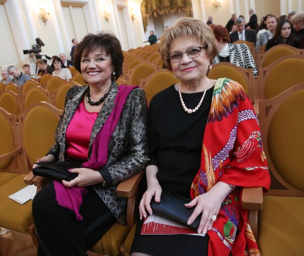 Оперная певица Тамара Синявская и супруга певца Муслима Магомаева