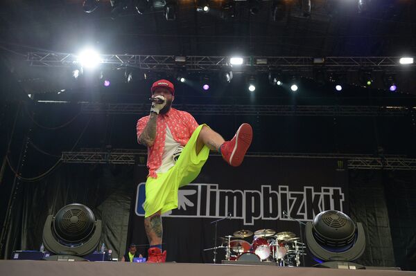 Солист группы Limp Bizkit Фред Дерст выступает на фестивале Park Live на ВВЦ в Москве