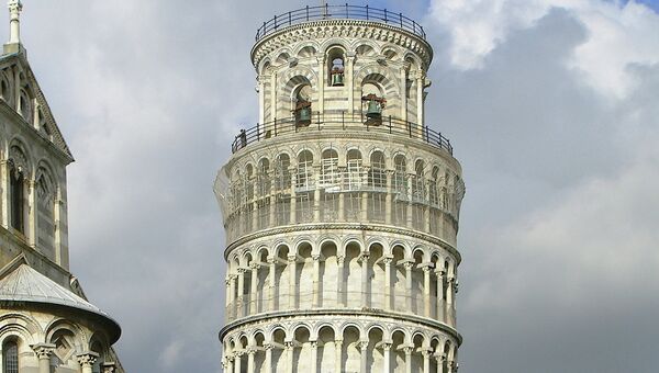 Пизанская колокольня, Пиза, Италия. Архивное фото