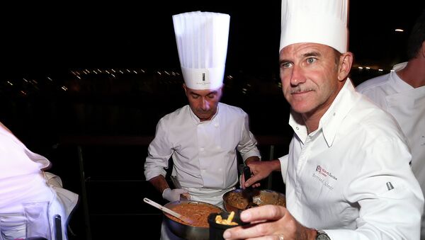 Шеф-повар Hotel Barriere Majestic Cannes Бертран Шмитт на открытии Русско-французских гастрономических сезонов