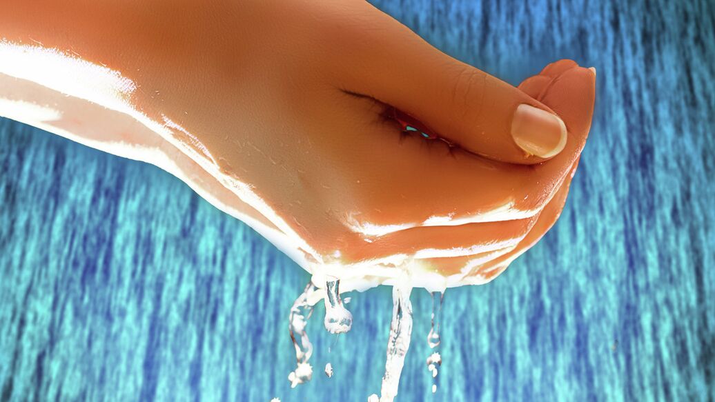 Врач рассказала о пользе теплой воды при простуде