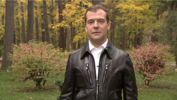 Медведев в видеоблоге призвал россиян поддержать борьбу с курением