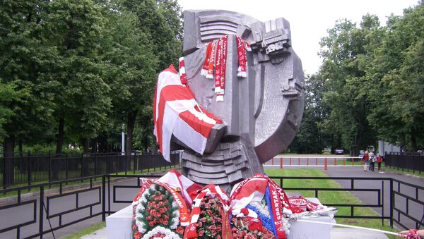 Памятник Погибшим на стадионах мира в Лужниках