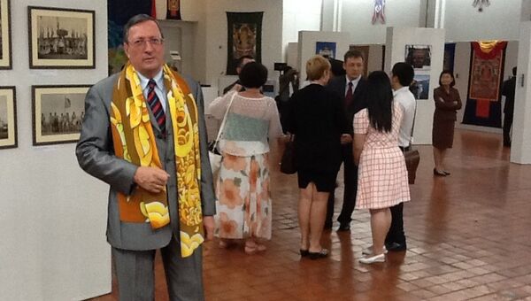 Посол России в Таиланде Александр Марьясов на открытии выставки Буддизм в России.
