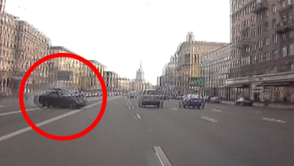 Кадры аварии с мотоциклистом в Москве, снятые видеорегистратором
