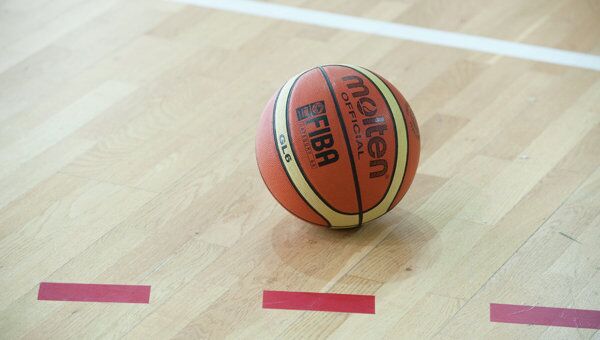 Баскетбольный мяч, архивное фото