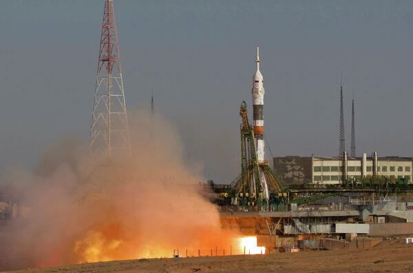 Старт ракеты-носителя Союз-ФГ с пилотируемым кораблем Союз ТМА-06М со стартовой площадки Байконура