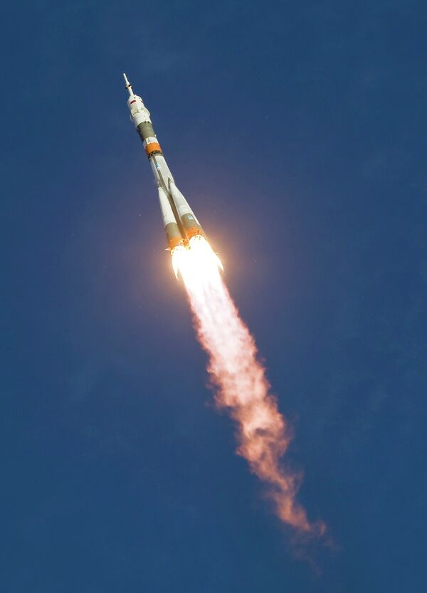 Запуск ракеты-носителя Союз-ФГ с пилотируемым кораблем Союз ТМА-06М со стартовой площадки Байконура