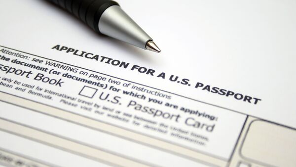 Заявление на получение паспорта США. Архивное фото