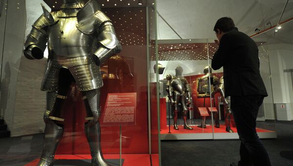 Доспех Генриха VIII (около 1539 г.), представленный в экспозиции выставки Золотой век английского двора