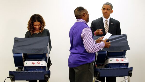 Президент США Барак Обама досрочно голосует за себя на выборах в США