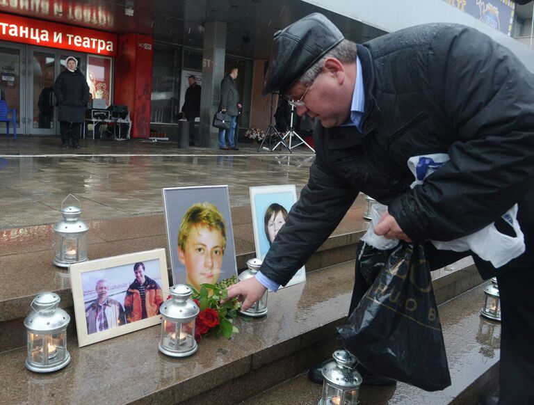 Памятные мероприятия у Театрального центра на Дубровке