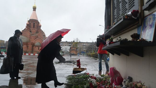 Памятные мероприятия у Театрального центра на Дубровке. Архивное фото