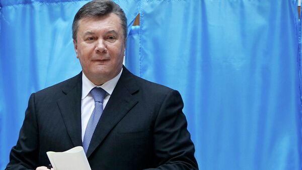 Янукович голосует на выборах в Раду