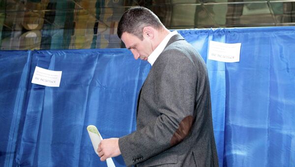 Виталий Кличко на избирательном участке