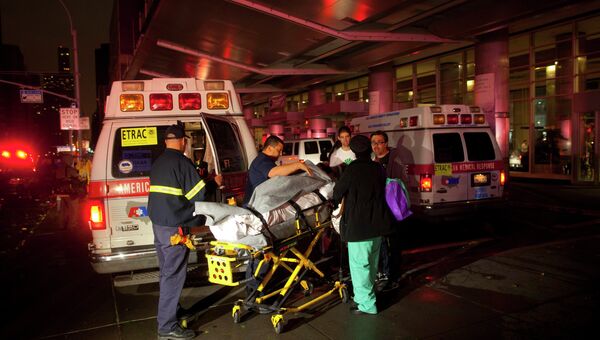 Эвакуация пациентов из больницы в Нью-Йорке