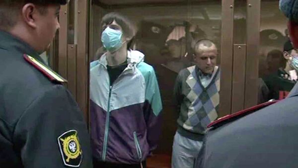 Осужденные за убийства скинхеды в масках слушали приговор