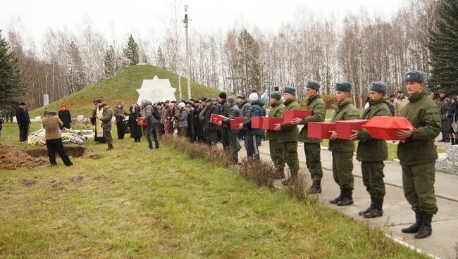 Тульские поисковики перезахоронили останки 22 красноармейцев