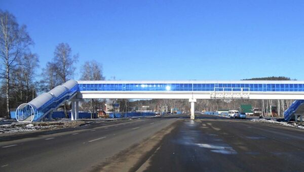 Первый надземный пешеходный мост на Чуйском тракте в Горном Алтае