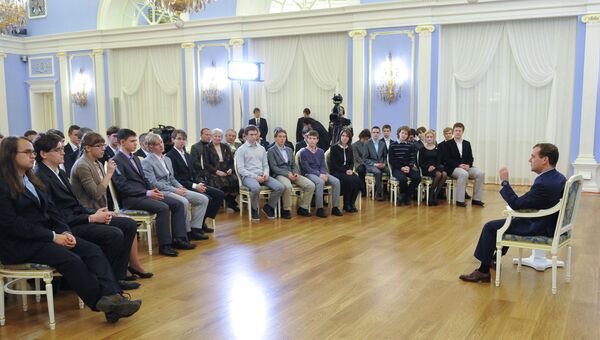 Д.Медведев встретился с победителями международных олимпиад