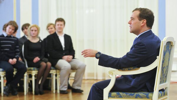Д.Медведев встретился с победителями международных олимпиад