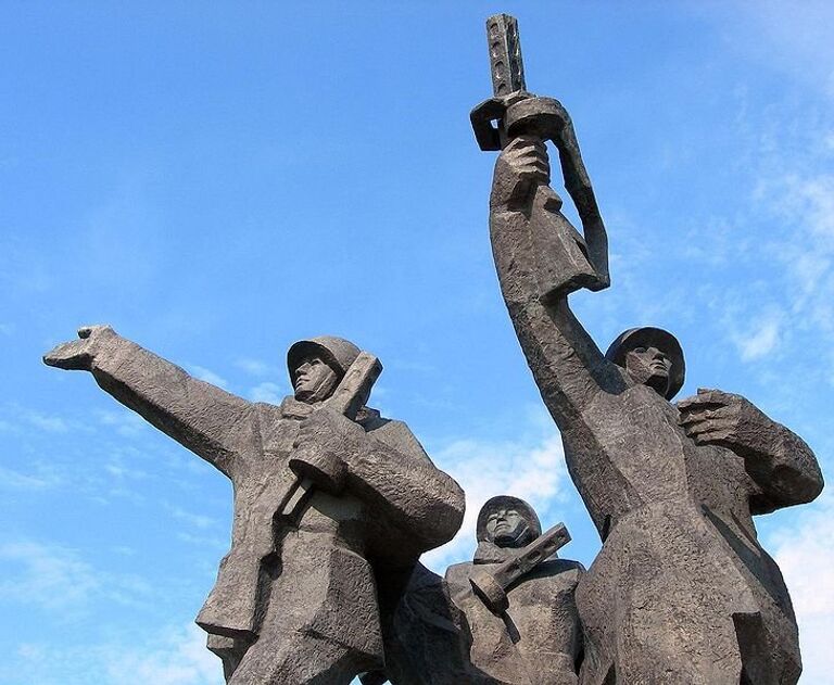 Памятник Освободителям Риги Памятник Освободителям Риги