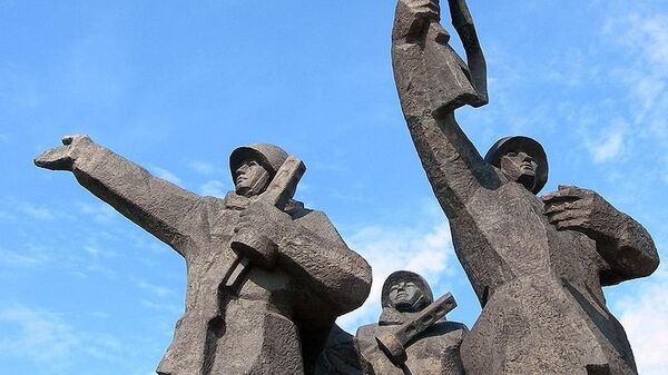 Памятник Освободителям Риги, архивное фото