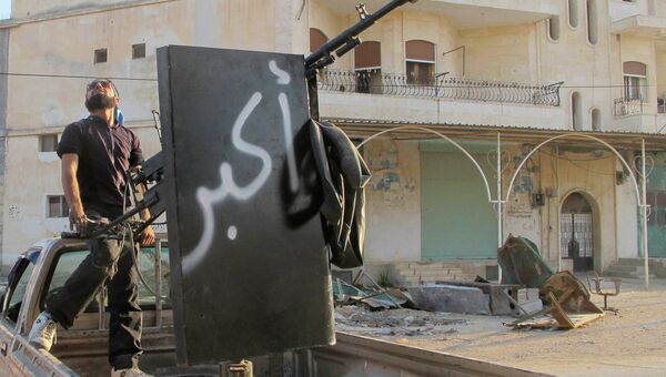 Сирийский повстанец близ города Тафтаназ в провинции Идлиб