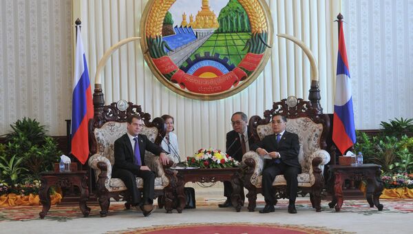 Председатель правительства России Дмитрий Медведев прибыл в Лаос