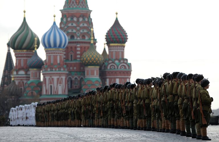 Генеральная репетиция марша в честь годовщины парада 1941 года