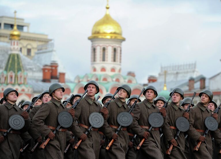 Генеральная репетиция марша в честь годовщины парада 1941 года