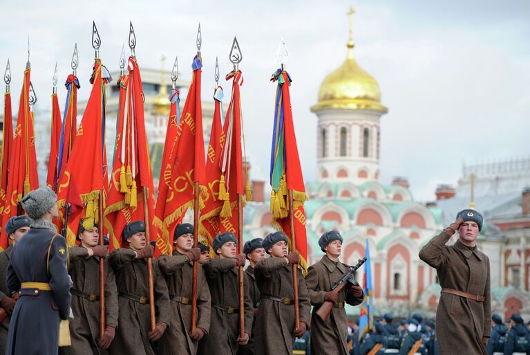 Генеральная репетиция марша в честь годовщины парада 1941 года