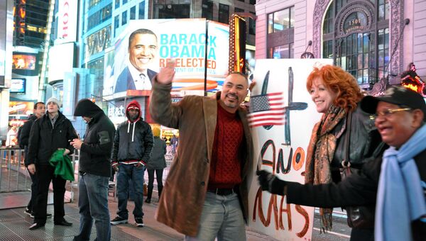 Жители Нью-Йорка празднуют победу Барака Обамы на Таймс-сквер