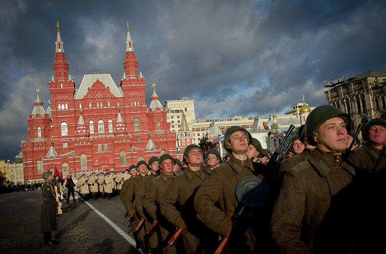 Торжественный марш, посвященный 71-й годовщине Парада 1941 года