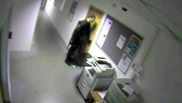 Дмитрий Виноградов в офисе фирмы, где произошла трагедия (скриншот с камеры внутреннего видеонаблюдения)