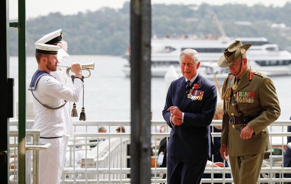 Командующий вооруженными силами Австралии генерал Дэвид Хэрли  и принц Чарльз (справа налево) во время визита принца  в Авcтралию