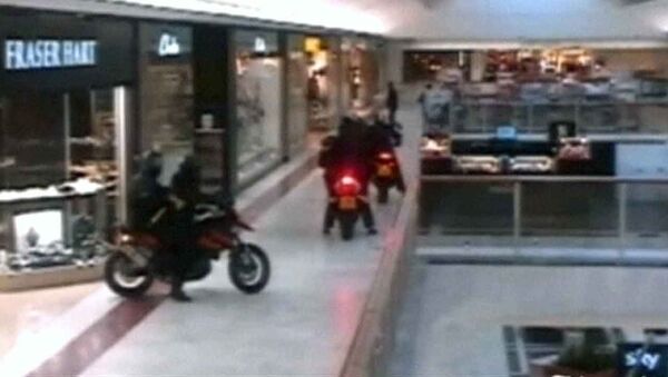 Ограбление ювелирного магазина на мотоциклах. Запись камер видеонаблюдения