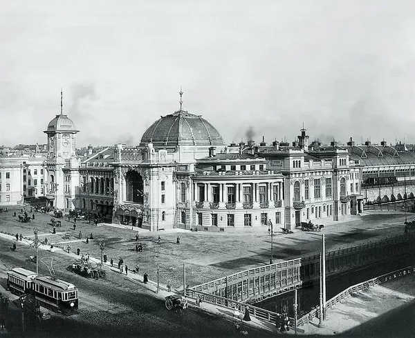 Витебский вокзал на фотографии производства мастерской К. Буллы, 1900-х гг.