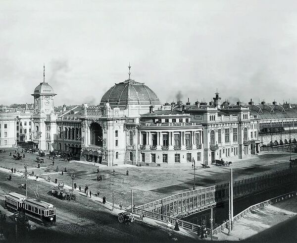 Витебский вокзал на фотографии производства мастерской К. Буллы, 1900-х гг. Витебский вокзал на фотографии производства мастерской К. Буллы, 1900-х гг.