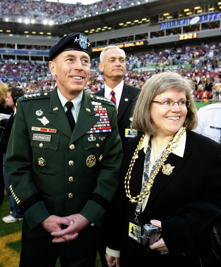 Дэвид Петреус и его супруга Холли