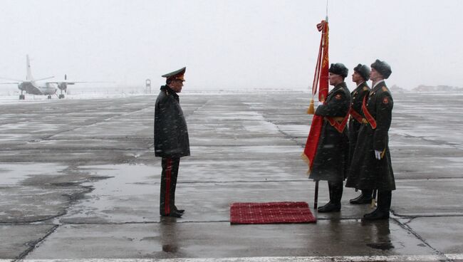 Начальник Генштаба РФ Герасимов простился с боевым знаменем ЦВО