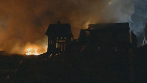 Пламя и дым вырывались из горящих домов после взрыва в Индианаполисе