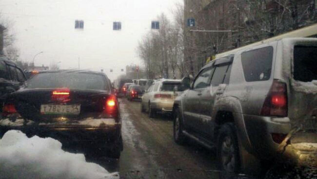 Автомобильная пробка в Новосибирске, архивное фото
