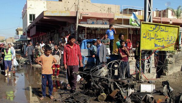 Жители места взрыва бомбы в Хилле, Ирак