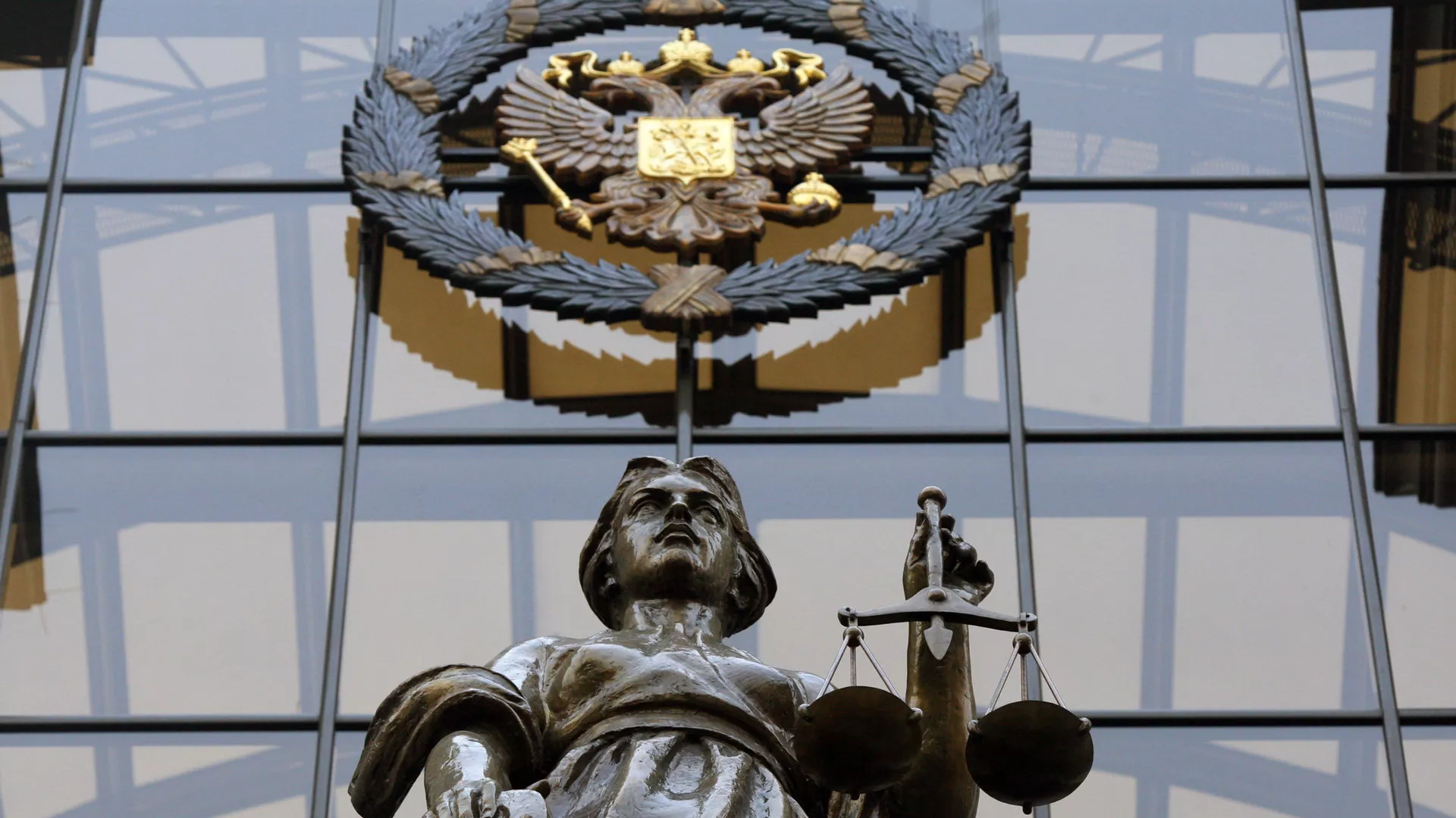 Статуя Фемиды на фасаде здания верховного суда РФ в Москве. - РИА Новости, 1920, 28.12.2021