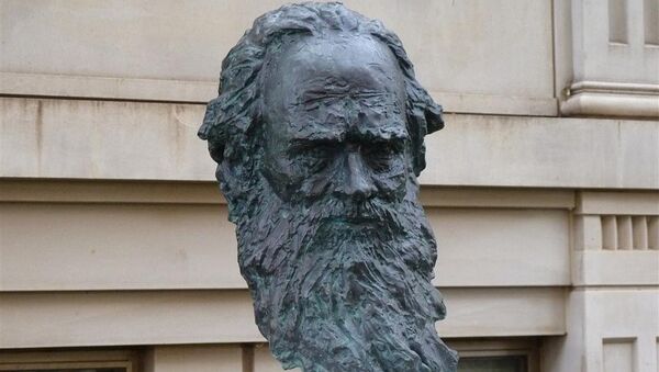 Памятник Льву Толстому в Вашингтоне