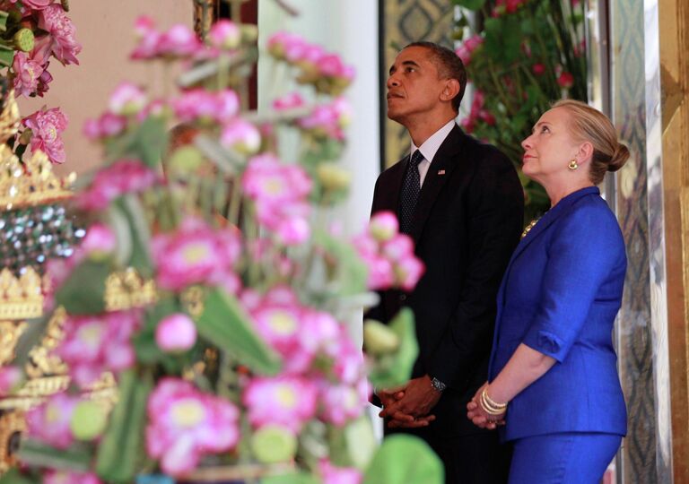 Барак Обама и Хилари Клинтон во время визита в Таиланд